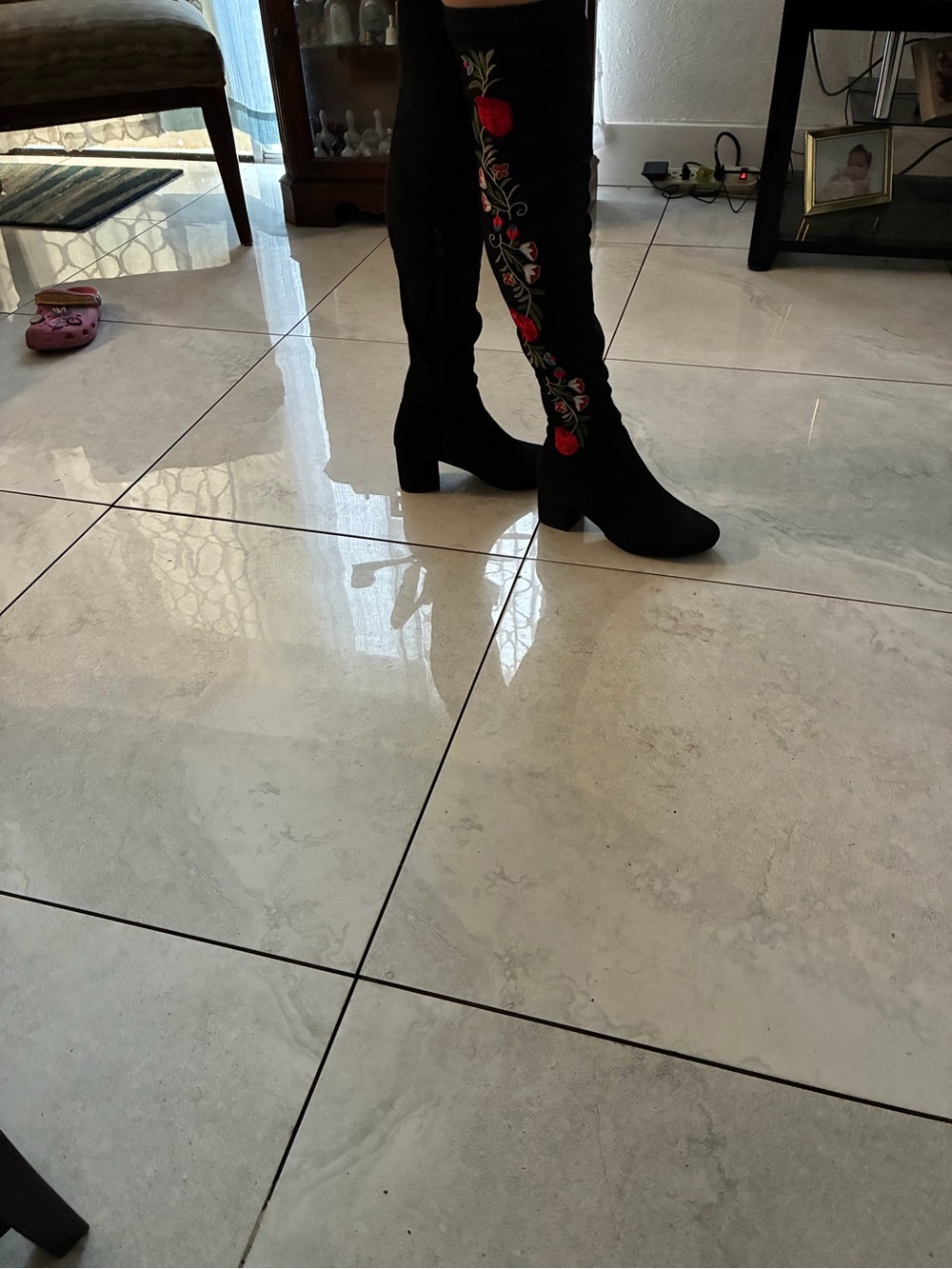 Black Knee-High Heeled Boots with Red Rose Embroidery